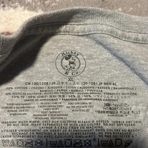 Mickey Mouse t shirt. Excellent condition. Size XL - Picture 2 of 2